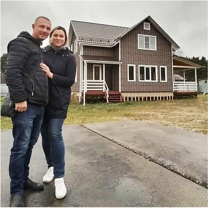 Фасад можно оформить любым материалом на ваш выбор: имитация бруса, блок-хаус, фасадная плитка или сайдинг.