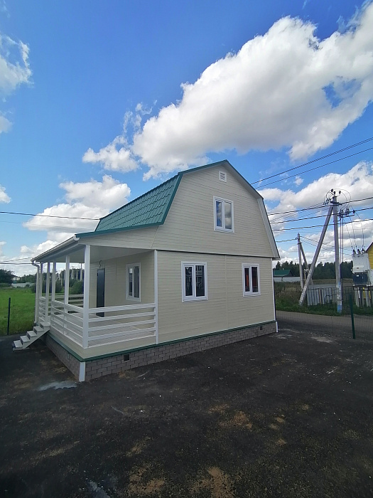 Дом с мансардой - отличное жильё для загородной жизни.